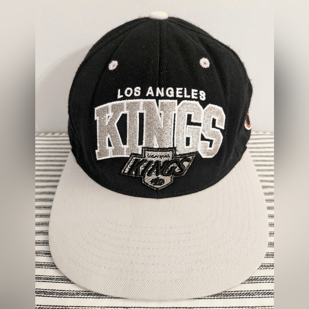 Los Angeles Kings NHL Wool Snapback Hat Front Back Spellout Mitchell & Ness‎
